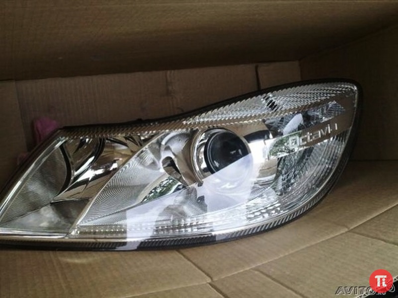 Продаю новую фару на Октавию..см. фото. фара левая skoda octavia a5 new.