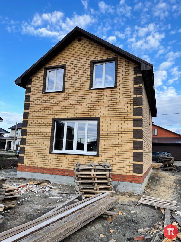 фотографии земельного участка. красивый земельный участок. земля в аренде дом построен. земля в аренде дом построен. стройка на участке.